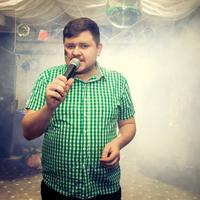 Ведущий Михаил Денисов