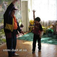 Клоун-фокусник и жонглёр, голуби, собачки