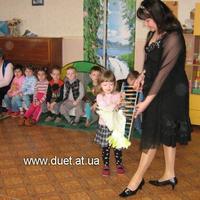 Клоун-фокусник и жонглёр, голуби, собачки
