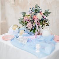 Magenta flowers & decor