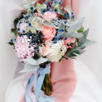 Magenta flowers & decor