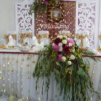 Magenta flowers & decor