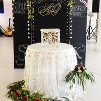 Magenta flowers & decor