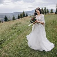 Продам весільну сукню