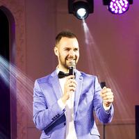Ведущий Денис Ткаченко