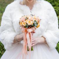 Продам весільну сукню, шубку, ботінки+
