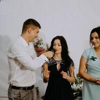 Ведучий Ростислав Сидій