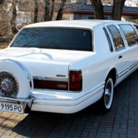 052 Лімузин Lincoln Town Car оренда