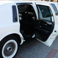 052 Лімузин Lincoln Town Car оренда