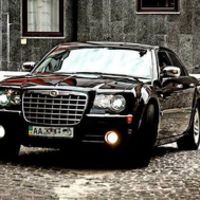 136 Chrysler 300C черный аренда авто
