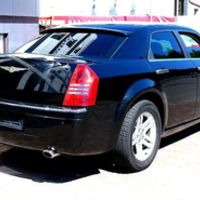136 Chrysler 300C черный аренда авто