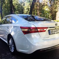 147 Toyota Avalon белая аренда Киев