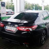 149 Toyota Camry V70 чорна оренда авто з