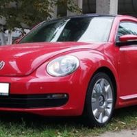234 Volkswagen New Beetle красный