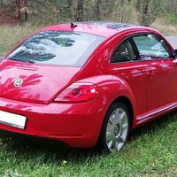 234 Volkswagen New Beetle красный