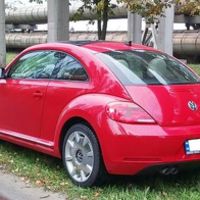 234 Volkswagen New Beetle красный
