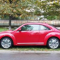 234 Volkswagen New Beetle красный