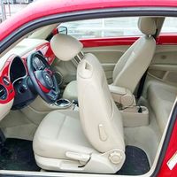 234 Volkswagen New Beetle красный
