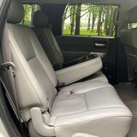 237 Внедорожник Toyota Sequoia серебро