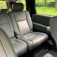 237 Внедорожник Toyota Sequoia серебро