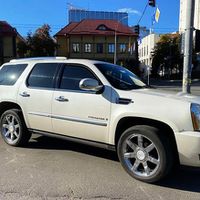 232 Внедорожник Cadillac Escalade белый