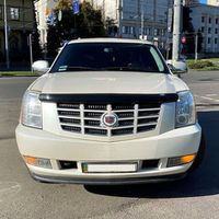 232 Внедорожник Cadillac Escalade белый