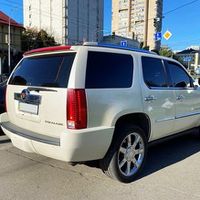 232 Внедорожник Cadillac Escalade белый
