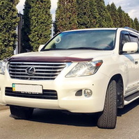 243 Внедорожник Lexus LX570 белый