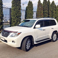 243 Внедорожник Lexus LX570 белый