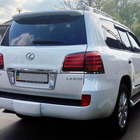 243 Внедорожник Lexus LX570 белый