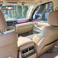 243 Внедорожник Lexus LX570 белый