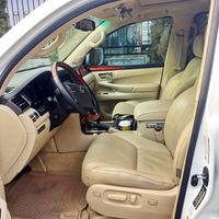 243 Внедорожник Lexus LX570 белый