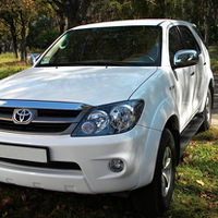266 Внедорожник Toyota Fortuner белая