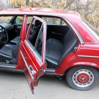 216 Ретро автомобиль Mercedes W123