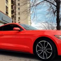 121 Ford Mustang GT 3.7 красный спорткар