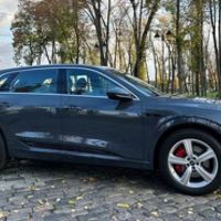 271 Bнедорожник Audi Q8 E-tron электро с