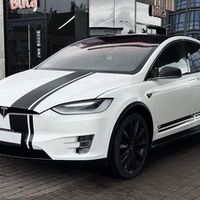 001 Tesla Model X біла позашляховик елек