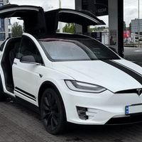 001 Tesla Model X біла позашляховик елек