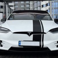 001 Tesla Model X біла позашляховик елек