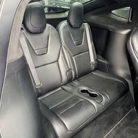 001 Tesla Model X біла позашляховик елек