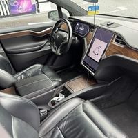 001 Tesla Model X біла позашляховик елек