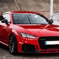419 Audi TT RS червона для фотосесії зйо