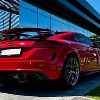 419 Audi TT RS червона для фотосесії зйо