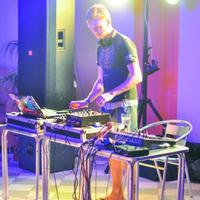 DJ