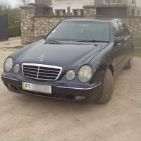 Mercedes E210