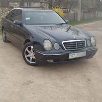 Mercedes E210
