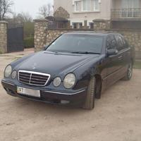 Mercedes E210