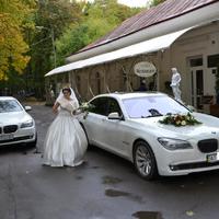 Весільний кортеж  автомобілями преміум класу BMW