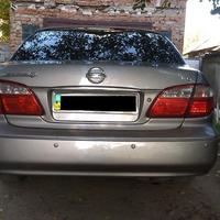 автомобіль люкс класу NISSAN