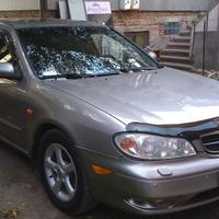 автомобіль люкс класу NISSAN
